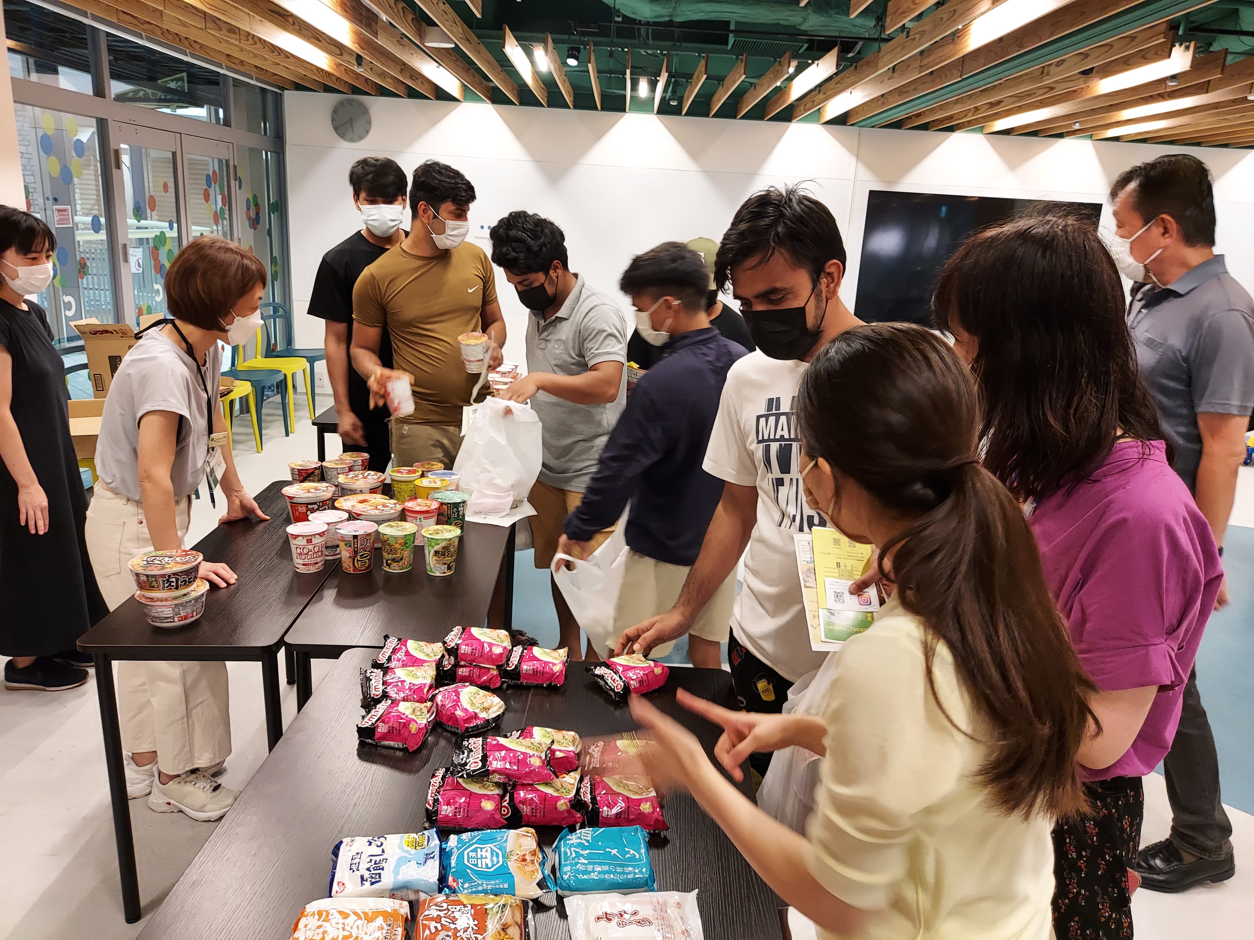 困窮する日本語学校留学生に食糧支援を実施